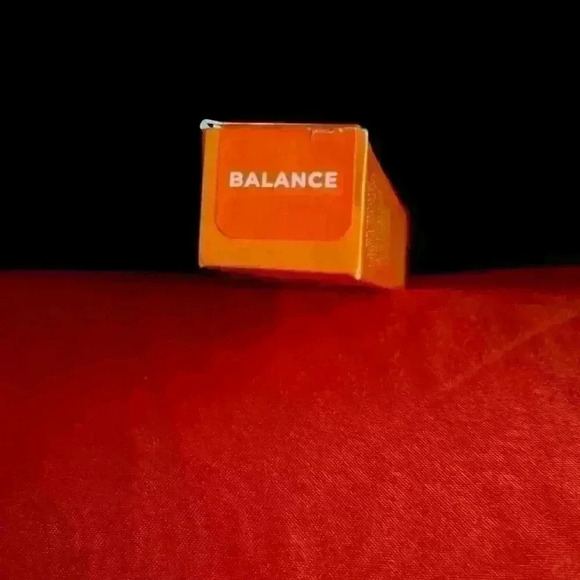 Live Tinted Huestick in Balance - Picture 2 of 4